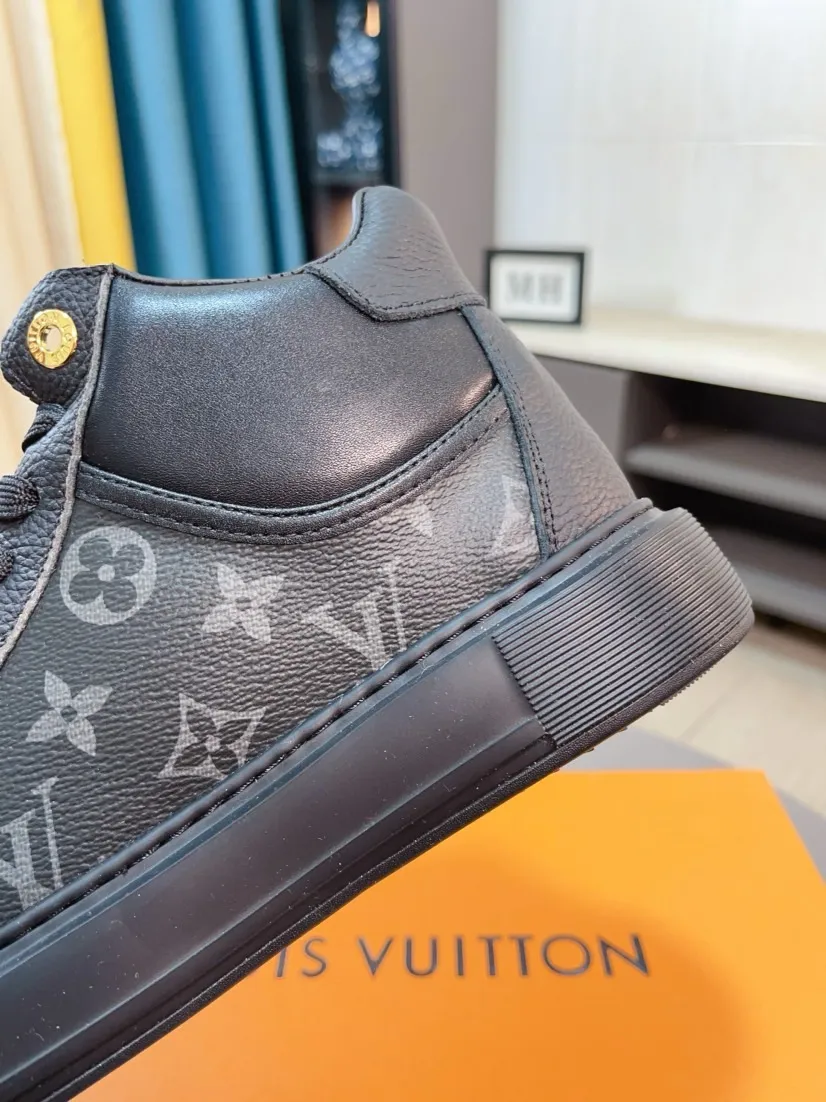 Ex-factory price 438🌹🌹【LOUIS VUITTON】Same style on Louis Vuitton* official website🚹Men's high-top casual shoes❤️Same style as popular celebrities and big names ~ Best-selling at home and abroad Lv focuses on the checkerboard series...Imported first-layer cowhide with special fabrics➕Full sheepskin lining➕Brand-specific hollow outsole💎Produced by OEM The highest version🔍🔍Number of codes: 38-44,